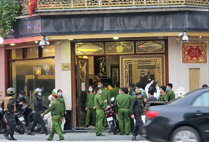 Ngày 21/4, Cơ quan Cảnh sát điều tra Công an thành phố Thái Bình quyết định khởi tố bị can đối với Nguyễn Xuân Đường (SN 1971, trú tại số nhà 366, đường Lê Quý Đôn, phường Kỳ Bá, thành phố Thái Bình) để điều tra hành vi có dấu hiệu phạm tội “Cố ý gây thương tích” theo quy định tại Khoản 2, Điều 104, Bộ luật hình sự năm 1999.