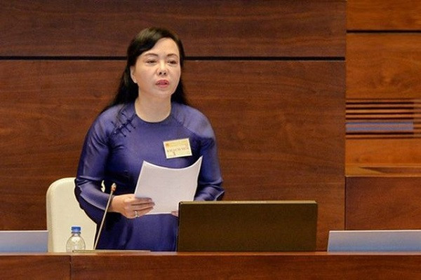 2. "Nhà vệ sinh bẩn tức là giám đốc (bệnh viện) bẩn, trưởng khoa bẩn!”. Đây là phát ngôn của Bộ trưởng Nguyễn Thị Kim Tiến tại Quốc hội sáng ngày 27/10/2018. Khi đó, Bộ trưởng Tiến đề cập đến việc Bộ đã đầu tư xây dựng rất nhiều bệnh viện từ Trung ương tới tỉnh, thái độ chăm sóc, bệnh viện xanh sạch đẹp, xây dựng nhà vệ sinh bệnh viện.