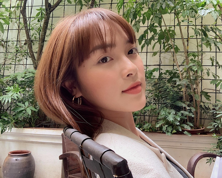 Kinh nghiệm làm mẫu, tạo dáng trước ống kính được cho là một trong những lợi thế của Diệu Linh khi đến với cuộc thi. Song, nhan sắc giống người nổi tiếng có thể lại là bất lợi với cô.