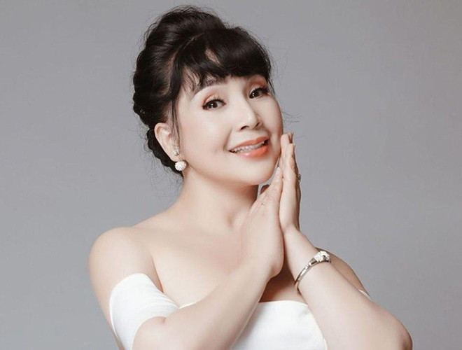 Đặc biệt, đôi mắt to tròn đen láy và đôi môi dày quyến rũ trong những bức ảnh thời trẻ giúp nữ nghệ sĩ sinh năm 1963 từng được mệnh danh là "biểu tượng nhan sắc" của màn ảnh Việt một thời.