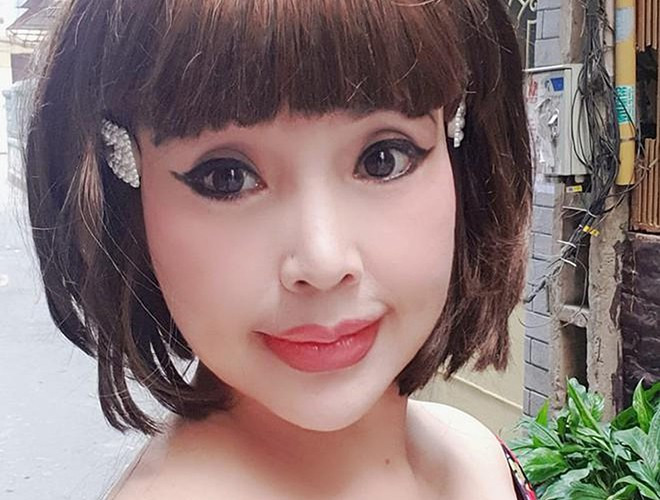 Nhan sắc của "Em bé Hà Nội" vẫn luôn là đề tài gây nhiều tranh cãi. Có một số thời điểm, cô bị nhận xét "nghiện thẩm mỹ" tới nỗi biến dạng khiến gương mặt trở nên đơ cứng, không cảm xúc,