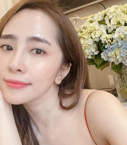 Quỳnh Nga nhờ người hâm mộ gợi ý cho mình những bộ phim hay để xem khi rảnh rỗi.