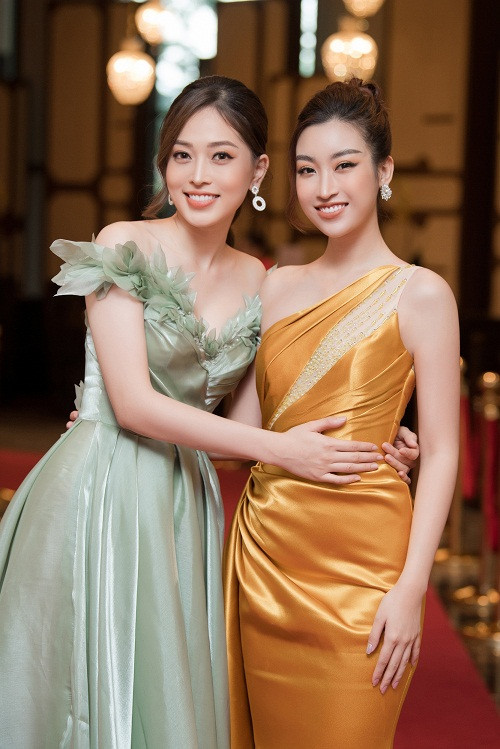 Người đẹp sẽ quay trở lại với Hoa hậu Việt Nam 2020 trong vai trò Host của phần thi Người đẹp nhân ái và Head to Head Challenge. Xinh đẹp và tài năng, Mỹ Linh sẽ trở thành hình mẫu truyền cảm hứng cho các cô gái trẻ đến gần hơn với vương miện hoa hậu.