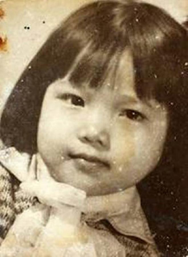 Ngay từ thuở nhỏ, NSND Lê Khanh đã rất xinh đẹp và đáng yêu.