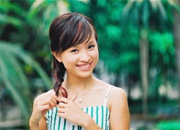 Thanh Vân Hugo: Một lần đò dang dở và mong chờ một đám cưới vào năm tới. Thanh Vân Hugo sinh 1985 là một diễn viên, người dẫn chương trình. Cô được công chúng biết đến khi tham gia bộ phim "Nhật ký vàng anh". Tuy nhiên, sau bộ phim này cô đã vắng bóng trên màn ảnh một thời gian dài. Bảy năm sau khi trở lại truyền hình, cô nhận lời tham gia phim Hoa nở trái mùa của đạo diễn Khải Anh. Trong Hoa nở trái mùa, Thanh Vân vào vai Gia Tuệ - một cô gái thông minh, mạnh mẽ trong công việc nhưng lại yếu mềm về tình cảm.