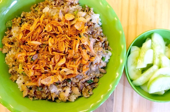 Xôi cá rô đồng đây là món ăn đặc sản truyền thống từ xa xưa của Hà Nội. Ngày nay không còn nhiều quán phục vụ món ăn này. Món xôi cá rô đồng ở phố Lò Đúc đặc biệt thu hút thực khách, từ dân những người sành ăn nhất.