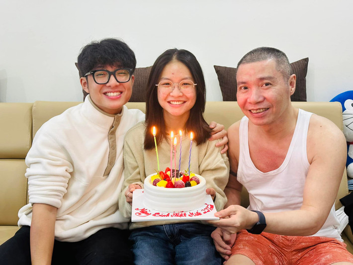 Các con thường xuyên tới thăm động viên nghệ sĩ Công Lý.