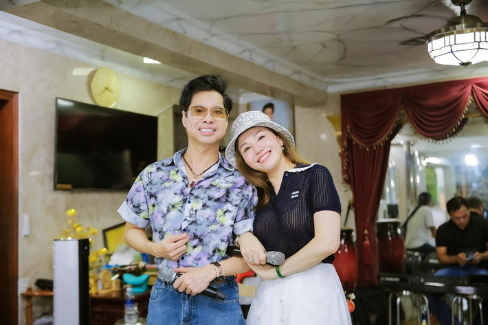 Danh ca Ngọc Sơn cho biết, trong hai đêm nhạc ý nghĩa này anh sẽ mang tới ca khúc mới do anh sáng tác mang tên “Tình con”. Với nhạc phẩm mới này, Ngọc Sơn thể hiện tình cảm, nỗi nhớ thương da diết và lòng biết ơn vô bờ của mình bằng những câu chữ chan chứa tình cảm.