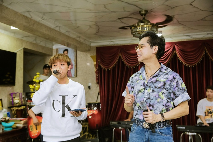 Mới đây, các nghệ sĩ đã xuất hiện tại nhà riêng của danh ca Ngọc Sơn để luyện tập với ban nhạc. Tất cả đều mong muốn chuẩn bị tốt nhất cho các tiết mục của mình.
