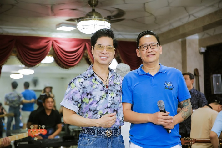 Ngọc Sơn và Duy Mạnh sẽ song ca liên khúc: Hãy về đây bên anh, Giận hờn, Kiếp đỏ đen, Tiền… Tiết mục được dàn dựng thành một câu chuyện liền mạch, hứa hẹn “gây bão” tại liveshow.