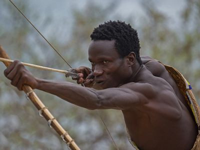 Bộ tộc Hadza sống lang thang trên những đồng cỏ thành từng nhóm khoảng 30 đến 40 người. Ảnh: Nature.