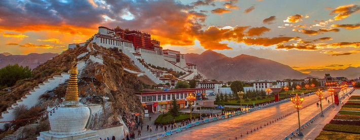 Lhasa ở Tây Tạng được mệnh danh là thành phố ánh dương với 3.000 giờ sáng mỗi năm.