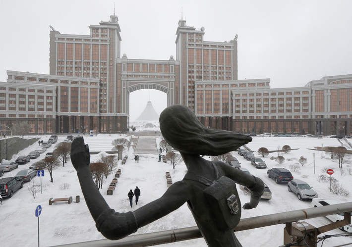 Nurultan, Kazakhstan (Trung Á): Nurultan (hay Astana) là thủ đô của Kazakhstan. Đây là thủ đô lạnh thứ 2 trên thế giới, với nhiệt độ mùa đông dao động trong khoảng -15 độ C. Ảnh: Washingtonpost.