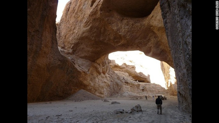 Cầu tự nhiên Hazarchishma khổng lồ tự nhiên (Afghanistan) là một trong những cây cầu tự nhiên lớn nhất trên thế giới. Nó dài hơn 60 mét.