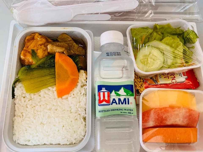 Những bữa ăn đầy đủ dinh dưỡng và ngon miệng ở khu cách ly tập trung Pháp Vân - Tứ Hiệp (Hoàng Mai, Hà Nội).