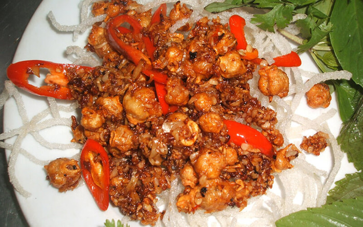 Răng Mực Nướng: Đây là một trong những món ăn Phan Thiết Mũi Né, được nhiều học sinh, sinh viên tại đây yêu thích. Bên cạnh đó, bạn cũng có thể thưởng thức các món ăn khác được làm từ răng mực như: răng mực hấp, răng mực xào,…