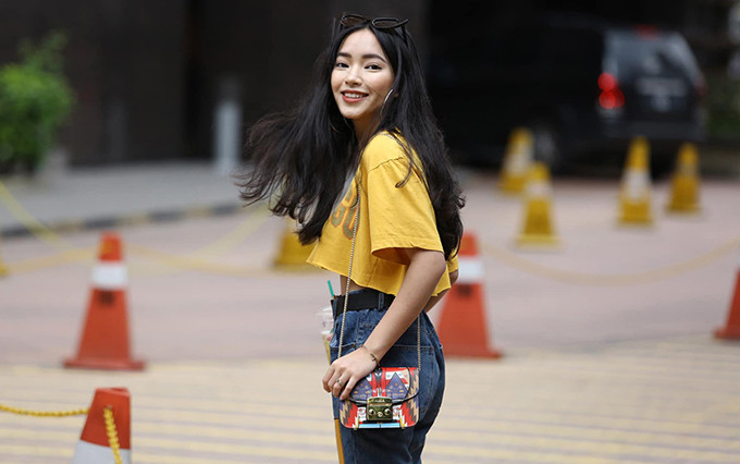 Là một biểu tượng thời trang (fashion icon) có sức ảnh hưởng lớn đối với giới trẻ, trang cá nhân của mỹ nhân này thu hút gần 890 nghìn lượt follow.