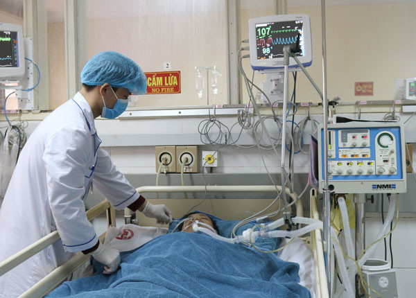 Hiện, chưa có thuốc giải độc so biển. Nếu phát hiện người bị ngộ độc do ăn so biển (nhầm lẫn với con sam biển), người thân nên cho bệnh nhân uống thật nhiều nước, gây ói hết thức ăn trong dạ dày càng nhanh càng tốt. Sau đó, đưa bệnh nhân đến cơ sở y tế gần nhất để điều trị.
