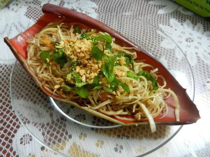 Nhiều người còn rán hoa chuối lên để dùng như một món chay. Trong hoa chuối chứa nhiều thành phần dinh dưỡng tốt cho sức khỏe và lợi tiểu. Video "Chế biến món ngon từ nấm đông cô". Nguồn: VTC.