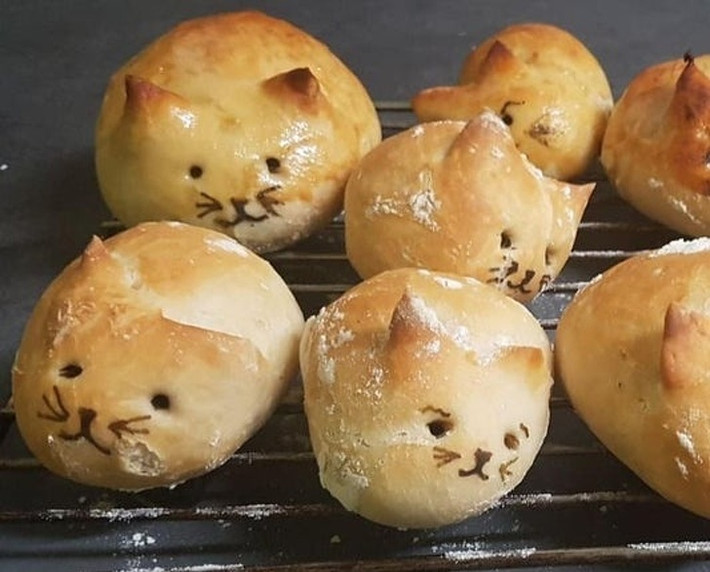 Chiếc bánh hình những chú mèo dễ thương.
