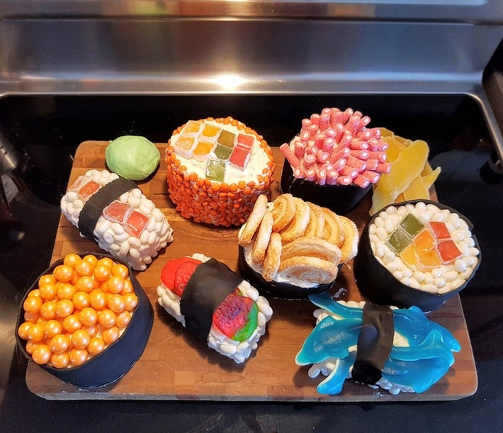 Chiếc bánh ngọt độc đáo dành cho những người yêu thích món sushi.