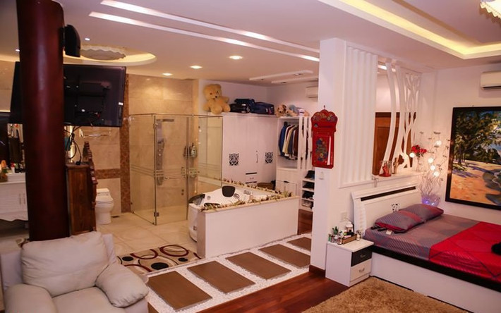 Còn đây là phòng ngủ của diễn viên Lý Hương với nội thất cổ điển châu Âu trang nhã.