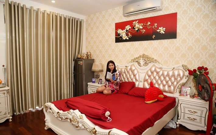 Dù em gái sống ở Mỹ nhưng Lý Hùng vẫn thiết kế phòng riêng để cô có chỗ ngủ mỗi khi về Việt Nam.
