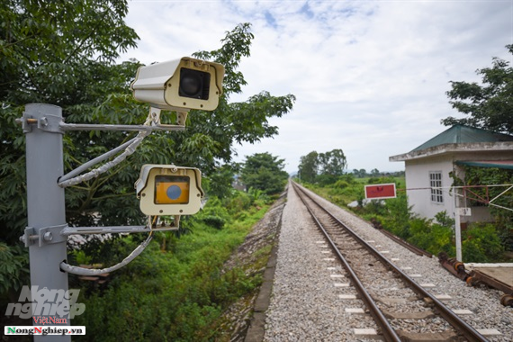 Trong khi đó, hệ thống radar quét chướng ngại vật tĩnh có nhã màu đen, hoạt động tương tự. Ảnh: Tùng Đinh.