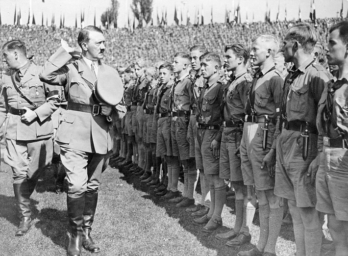 Một trong những lực lượng giúp trùm phát xít Hitler thực hiện các kế hoạch tàn độc là cơ quan cảnh sát mật Gestapo. Đây là tên gọi tắt của Geheime Staaspolizei.