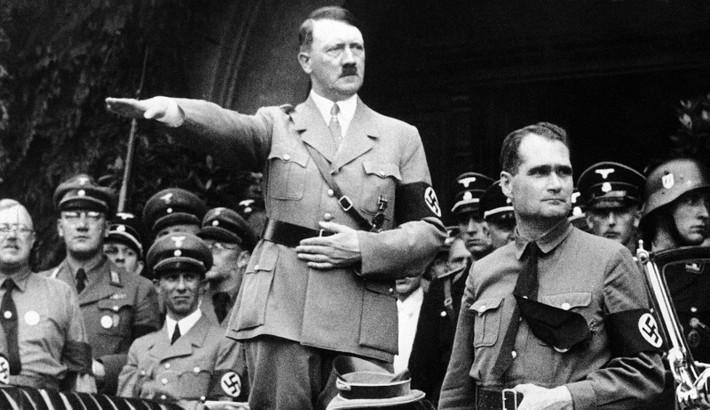 Gestapo cũng trực tiếp tham gia vào việc bắt giữ người Do Thái khi Hitler ra lệnh thực hiện cuộc diệt chủng Holocaust nhằm vào nhóm đối tượng này.