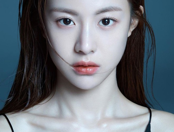 Go Youn Jung (SN 1996) là nữ diễn viên và người mẫu ảnh khá nổi tiếng tại Hàn Quốc.