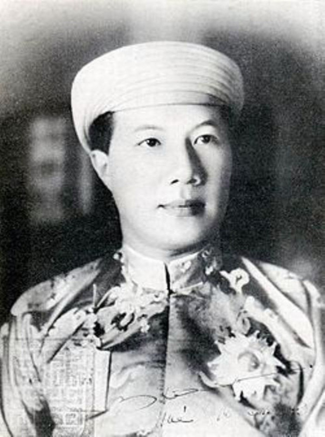 Sau năm 1946, Bảo Đại rời Việt Nam và sống lưu vong tại Hong Kong cùng với người tình Lý Lệ Hà. Cuộc tình của bà với cựu hoàng Bảo Đại không có kết thúc có hậu do ông đem lòng yêu người phụ nữ khác. Về sau, Lý Lệ Hà cưới một quân nhân người Pháp và không còn bất cứ mối liên hệ nào với cựu hoàng Bảo Đại.