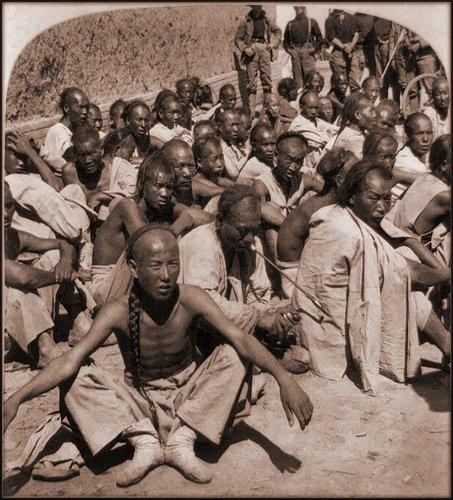 Nam giới Trung Quốc để tóc đuôi sam năm 1901.