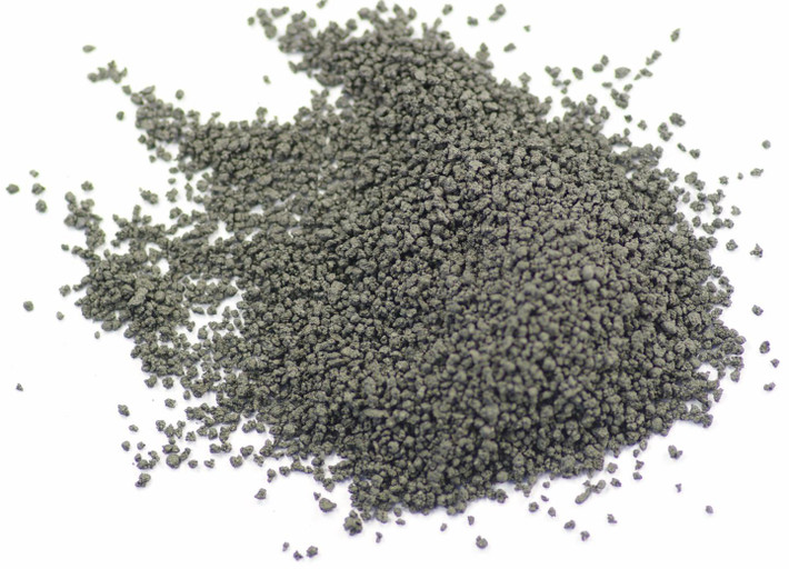 Người Trung Quốc tạo ra thuốc súng đầu tiên trong lịch sử từ hỗn hợp của nitrat kali, than và lưu huỳnh. Phát minh này được đề cập lần đầu tiên vào năm 1044 trong bộ sưu tập kỹ thuật quân sự do Zeng Goliang biên soạn.