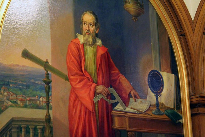 4 năm trước khi mất, Galileo viết cuốn sách “Hai khoa học mới” với nội dung ủng hộ thuyết nhật tâm. Điều này cho thấy ngay cả khi bị quản thúc cho đến khi qua đời, nhà thiên văn lỗi lạc thế giới nhất vẫn giữ vững niềm tin trái đất xoay quanh mặt trời. Mời độc giả xem video: Ngôi làng ở "tận cùng Trái đất". Nguồn: VTC14.