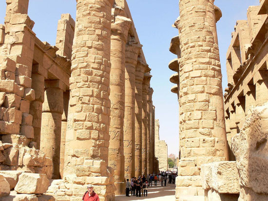 Theo đó, mỗi pharaoh Ai Cập có những dấu ấn riêng tại đền Karnak như cho xây dựng thêm những cột trụ đá, hoa văn và họa tiết độc đáo.