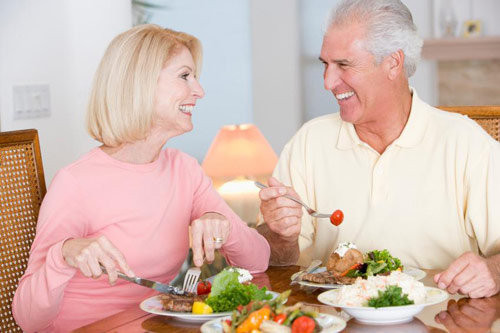 Trong na có hàm lượng đường rất lớn vì thế không phải ai cũng có thể thưởng thức loại quả này đặc biệt là người mắc bệnh tiểu đường. Ăn quá nhiều na sẽ làm tăng lượng đường trong máu khiến tình trạng bệnh trở nên nguy hiểm hơn. Ảnh: Bài thuốc dân gian hay.