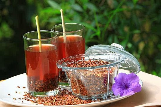 Nước gạo rang muối vừa có tác dụng chống mất nước, lại có tác dụng chống lại bệnh tiêu chảy của trẻ. Ảnh: Cooky.