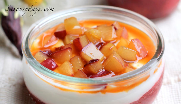 Sữa chua mận: Bạn cần chuẩn bị: mận, bột gelatin, nước, kem sữa tươi, sữa chua… Ảnh: Savoury day.