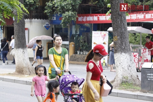 Ngày của mẹ là ngày để những người con nhớ lại về những công lao của mẹ, bên cạnh đó, hãy cùng xem những bức ảnh về tình cảm mẹ con dưới đây để thấy rằng “tình mẫu tử thiêng liêng không gì có thể so sánh được”.