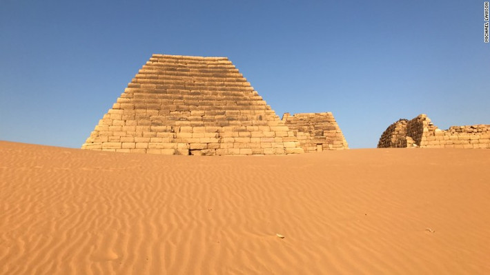 Kim tự tháp ở Sudan nhỏ hơn các công trình ở Ai Cập và chỉ thu hút khoảng 10 du khách/ngày.