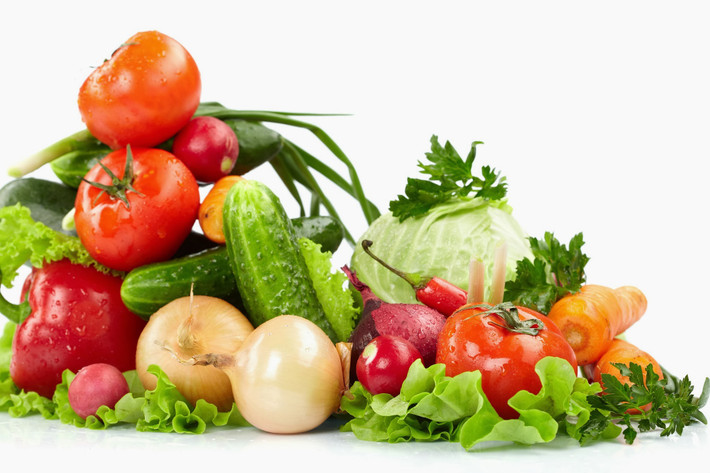2 ngày đầu tiên chế độ ăn diệt ung thư sẽ bao gồm: 17% chất béo, 25% protein, 58% đường đơn và các loại rau củ quả. Ảnh: Rau xanh cá sạch.