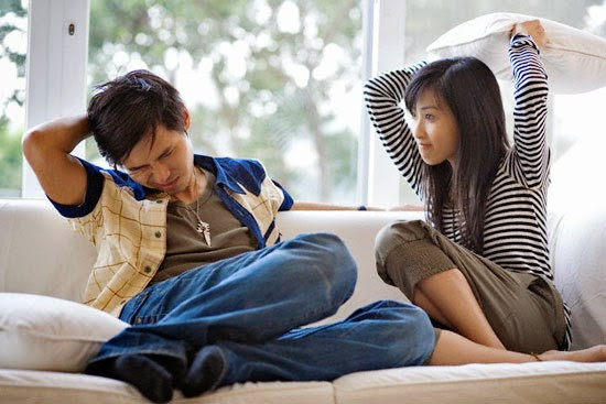 Đừng cố gắng quá "đỏm dáng" so với bản chất của bạn vì điều đó có thể đem tại tác dụng ngược. Sự bóng bẩy về hình thức, hành vi ngôn ngữ đó trong một số trường hợp lại thể hiện sự sáo rỗng của bạn. Những cô nàng tinh tế, thông minh và sâu sắc sẽ đặc biệt ghét điều đó.
