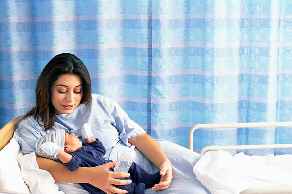 Sản phụ sau sinh ít sữa nên ăn canh chân giò hầm. Ảnh: Mecuti