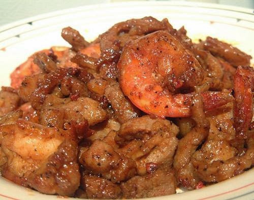 Phần thịt này nên dùng để làm món kho, rán hoặc làm món thịt lợn rang cháy cạnh, rang sả rất ngon.