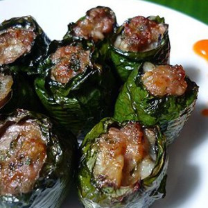 Chả trăn với lá lốt hoặc lá xương xông rán chín ăn khi bị đau nhức xương khớp…1 tuần chỉ nên ăn từ 2 – 3 lần. Ảnh: Caotranmienbac.