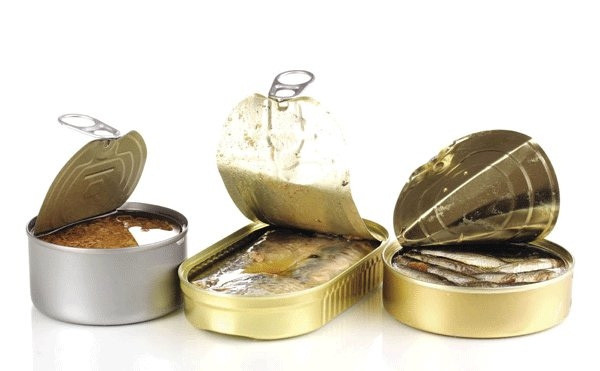 Không ăn thực phẩm đóng hộp, đồ ăn nhanh, đồ ăn lên men… Ảnh: Gia đình.