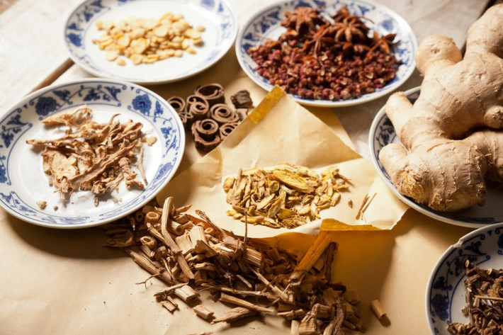 Tuy nhiên cần thật cẩn trọng khi sử dụng bài thuốc, liều lượng của các vị cần đong đếm thật chính xác để đảm bảo an toàn. Nếu làm không đúng có thể phản tác dụng gây hư thận, tăng huyết áp… Ảnh: Linkedin.