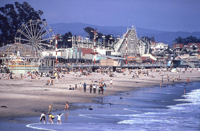 Người dân Mỹ vui đùa, nghỉ ngơi tại bãi biển ở California tháng 5/1972.