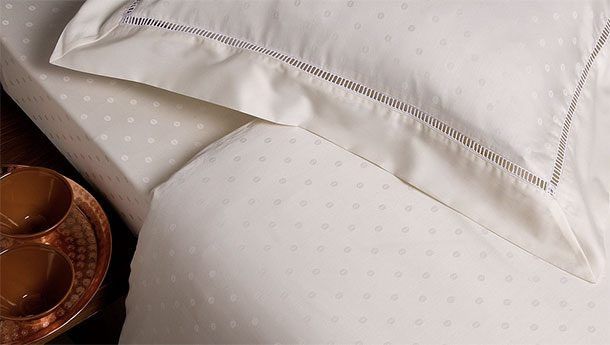 Sau đó Joshua còn giấu xác nạn nhân dưới gầm giường mình. Sự việc bị phát giác khi mẹ Joshua dọn phòng con trai và phát hiện có mùi lạ trong phòng. Khi nhìn vào gầm giường, bà kinh hoàng phát hiện thi thể bé gái Maddie.